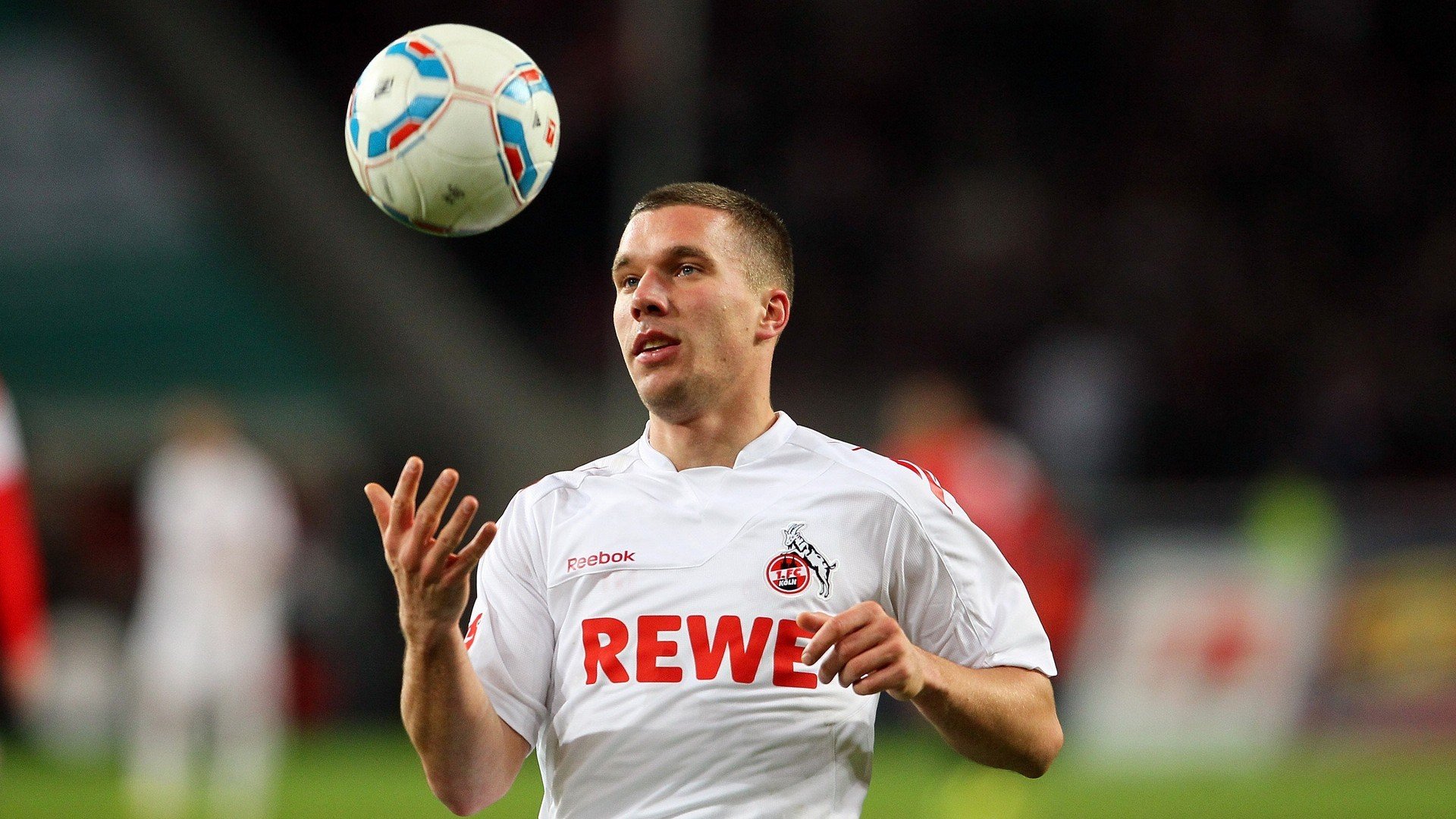 欧冠小组赛：阿贾克斯5比2横扫布鲁日 主教练提醒“年轻人别太飘”